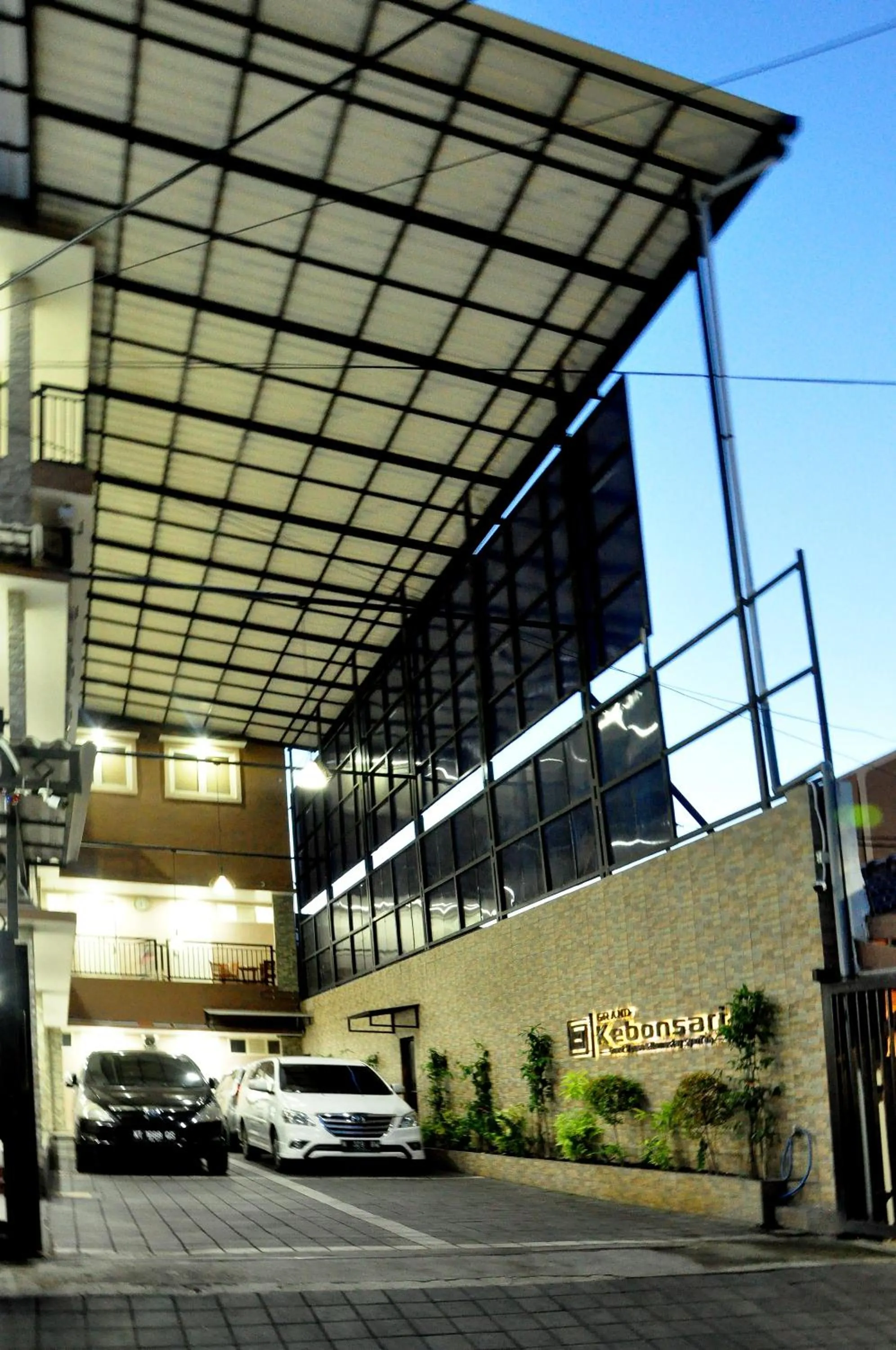 Facade/entrance in Grand Kebonsari Guesthouse