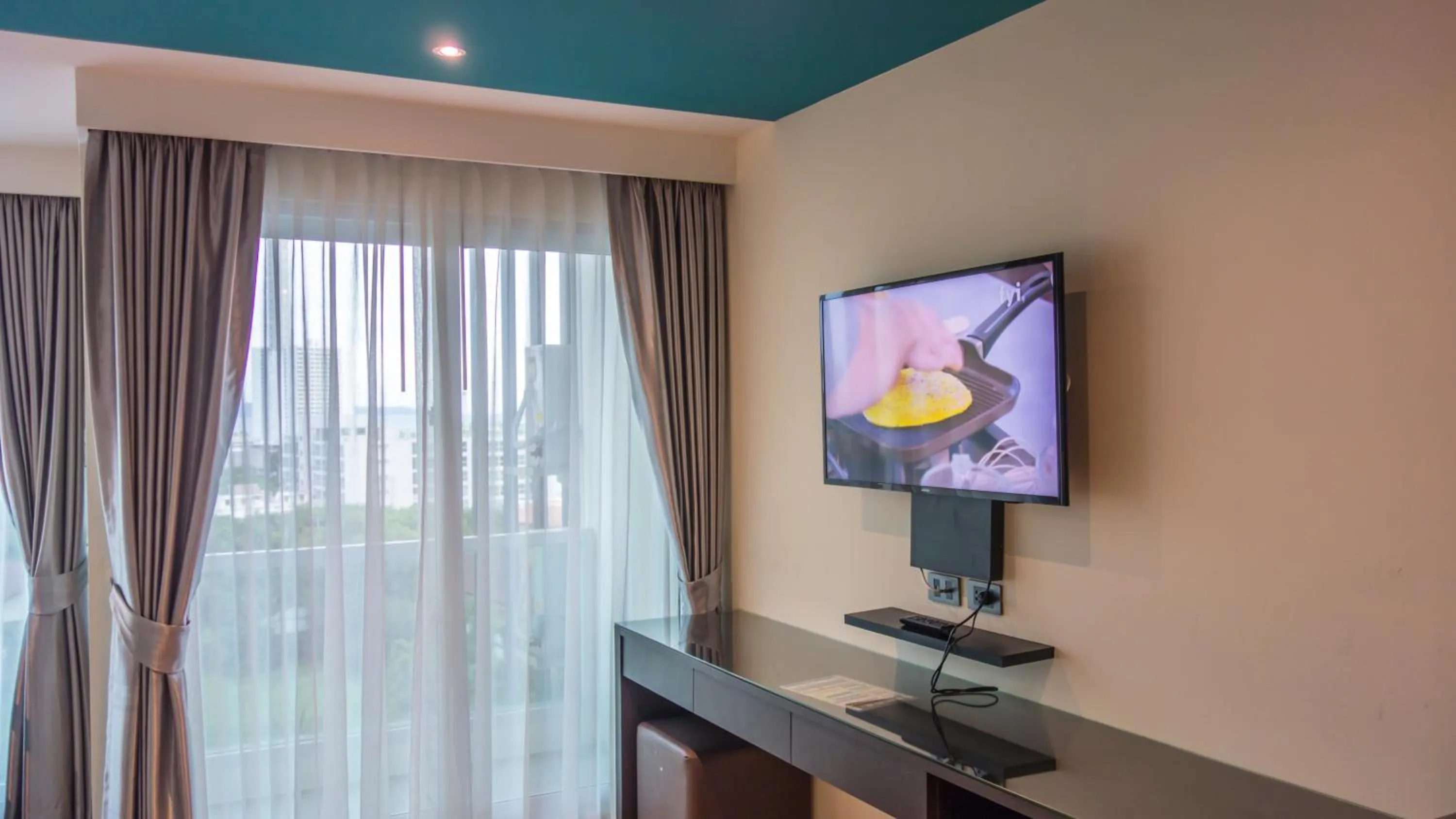 Communal lounge/ TV room in Unique Regency Pattaya