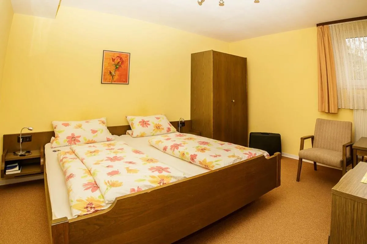 Bed in Villa Bruderfels, Garni