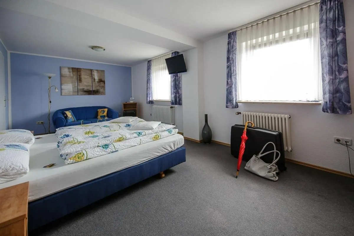 Bed in Villa Bruderfels, Garni