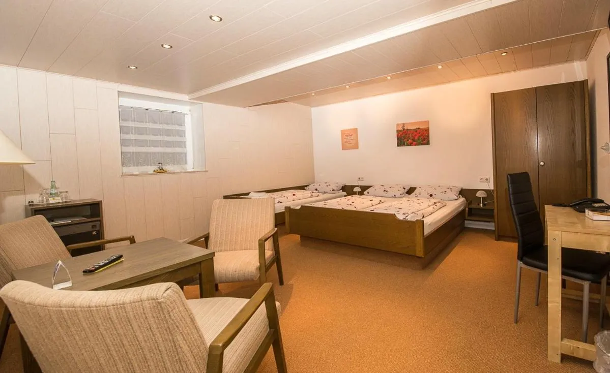 Bed in Villa Bruderfels, Garni