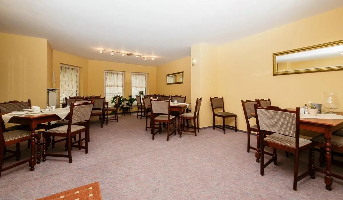 Villa Bruderfels, Garni