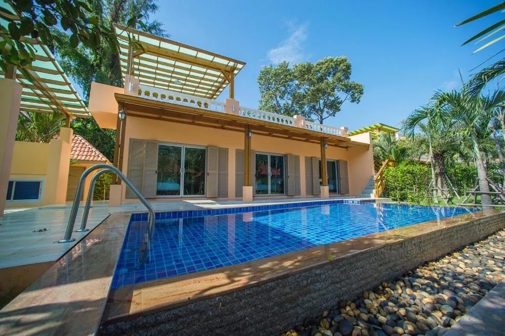 Villa Blanca Hotel & Restaurant