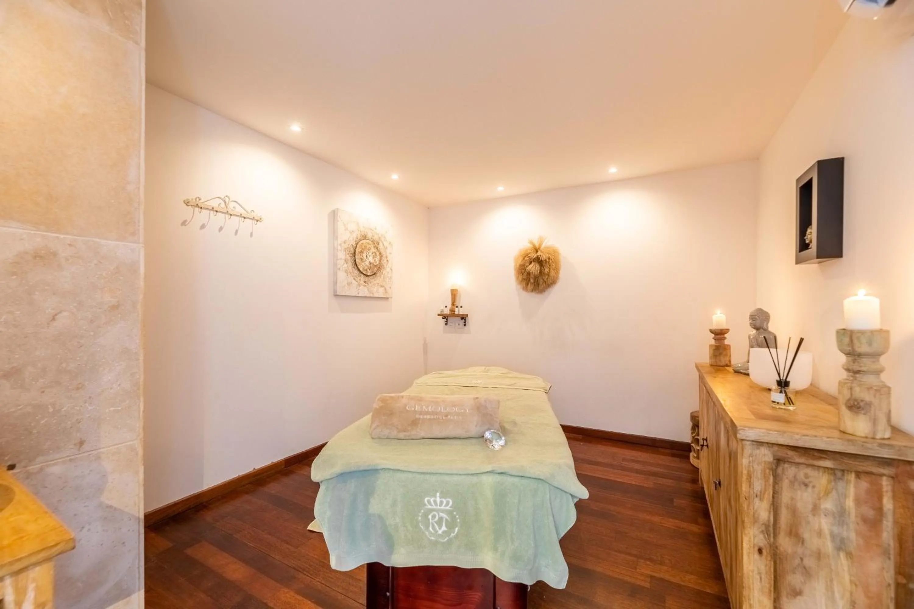 Spa and wellness centre/facilities in Hôtel Le Roi Théodore & Spa