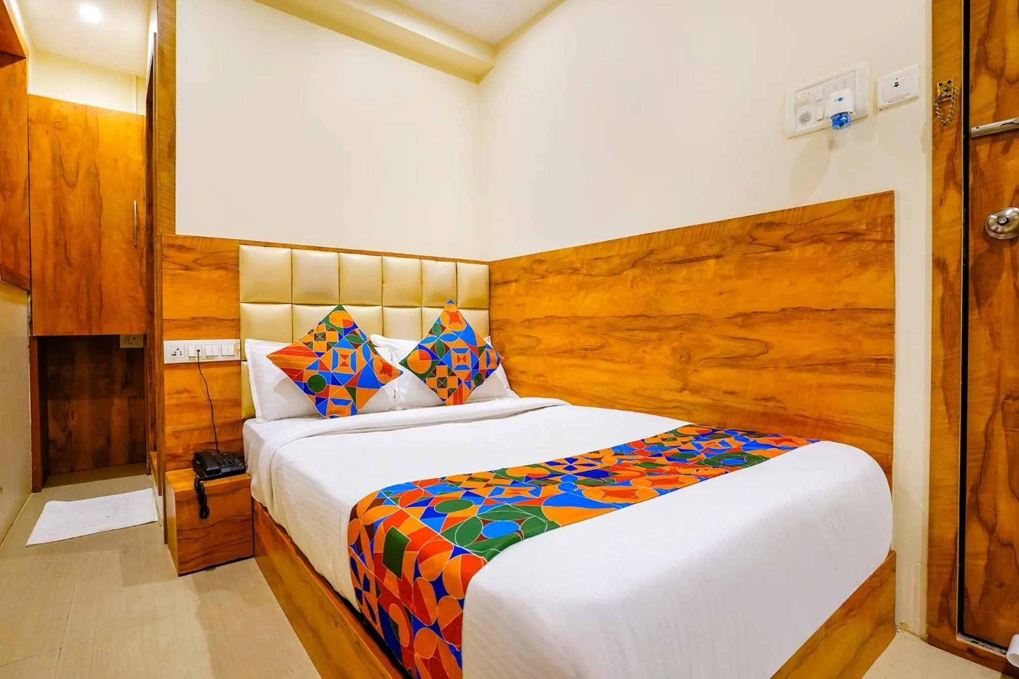 Bed in FabHotel Indore Palace