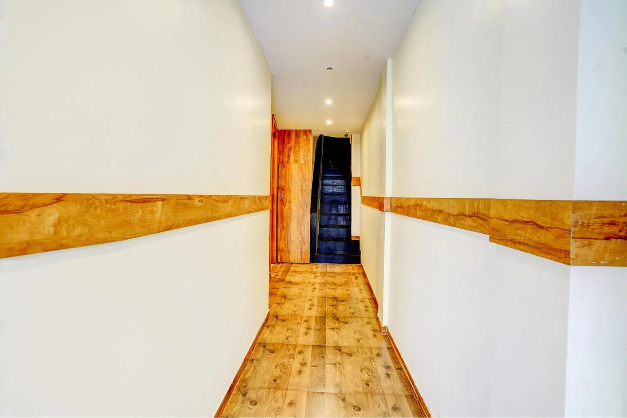 Lobby or reception in FabHotel Indore Palace