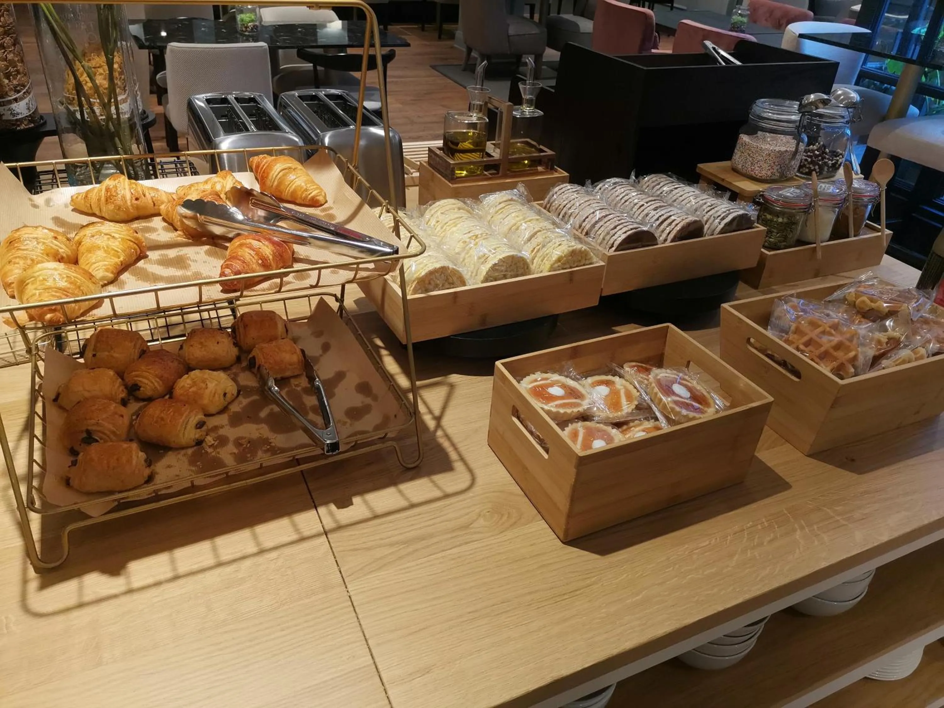 Breakfast in Hotel Avenue Louise Brussels Trademark Collection by Wyndham