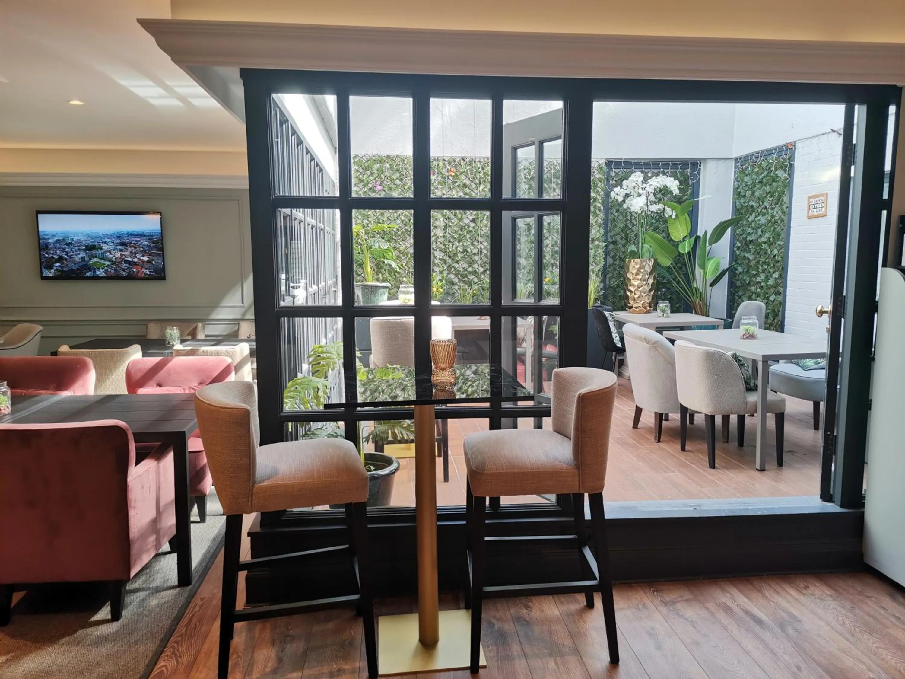 Restaurant/places to eat in Hotel Avenue Louise Brussels Trademark Collection by Wyndham