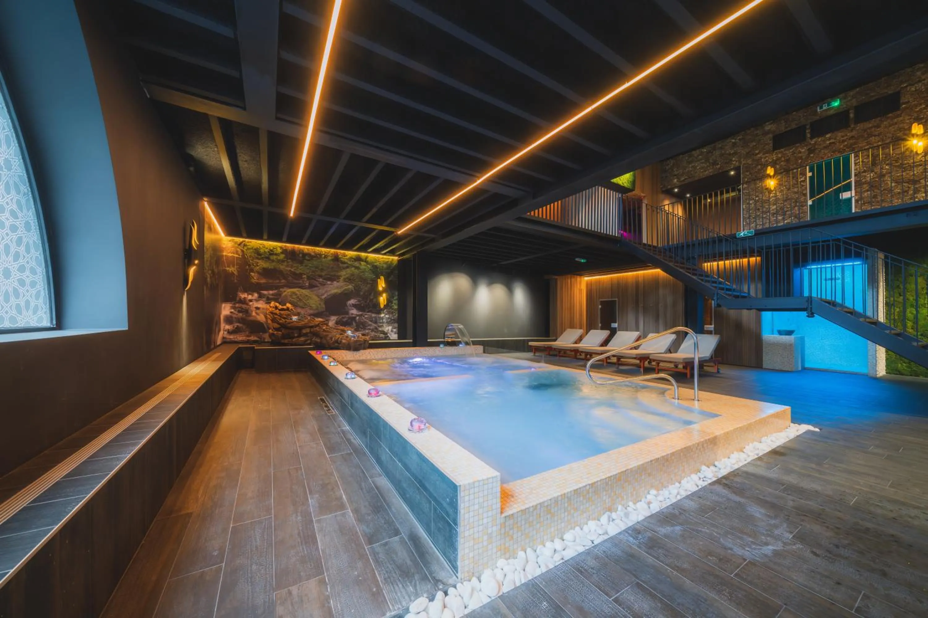 Hot Tub in Hotel & Wellness Royal Astrid