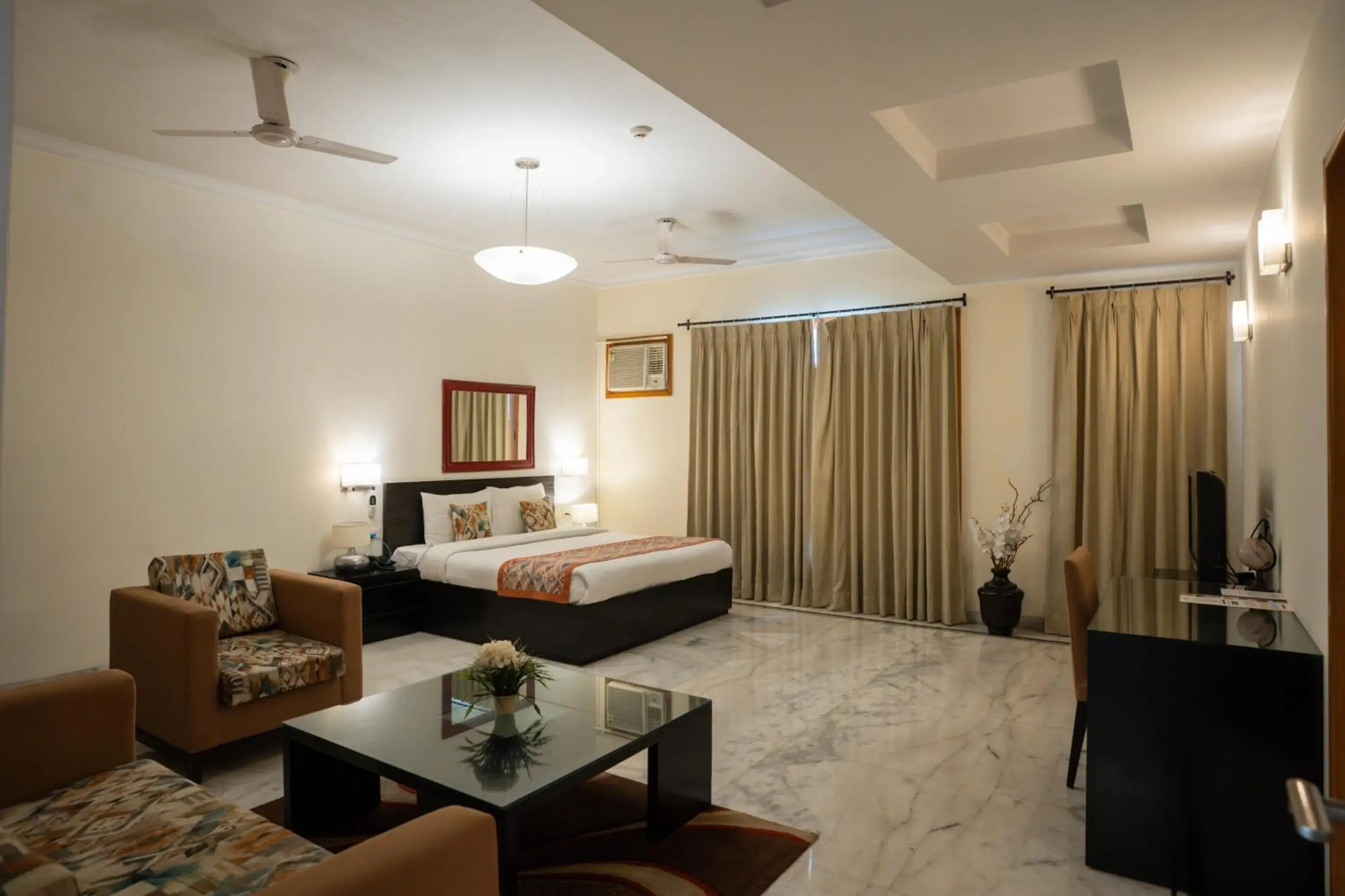 Luxury Double Room in Ahuja Residency Cyber City I Luxury Double Room in Ahuja Residency Cyber City I