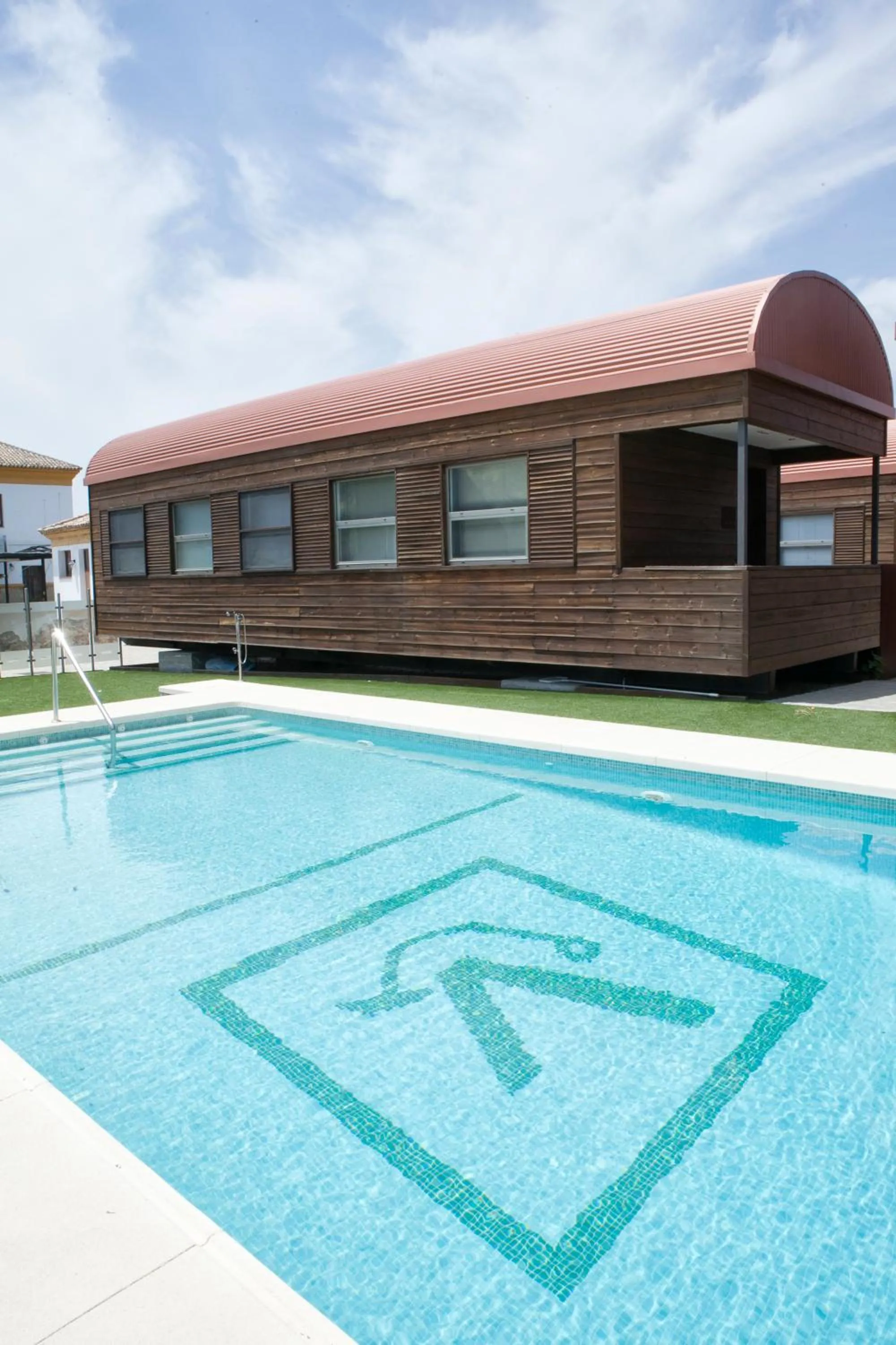 Swimming pool, Property Building in Hotel - Restaurante Estación Vía Verde