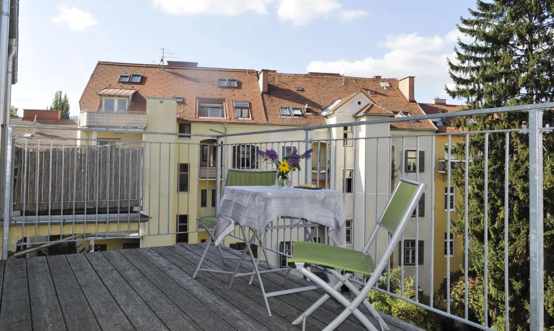 Apartment mit großem Balkon