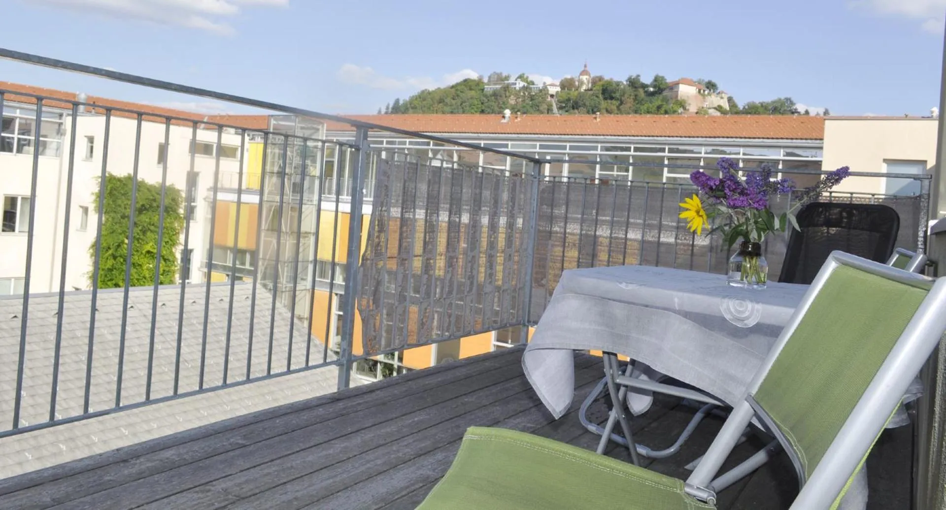 Apartment mit großem Balkon