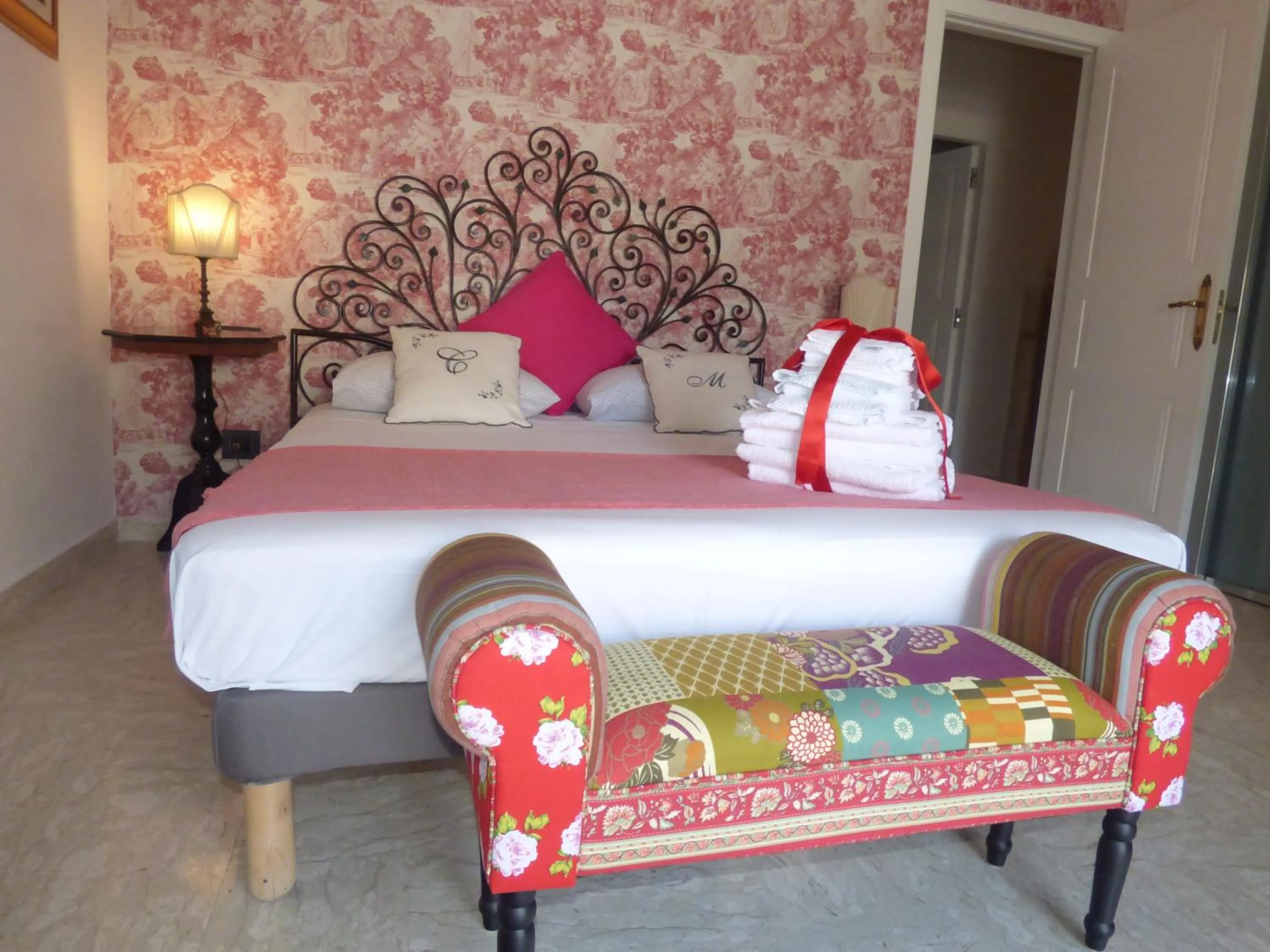 Photo of the whole room, Bed in Conte di Morelia