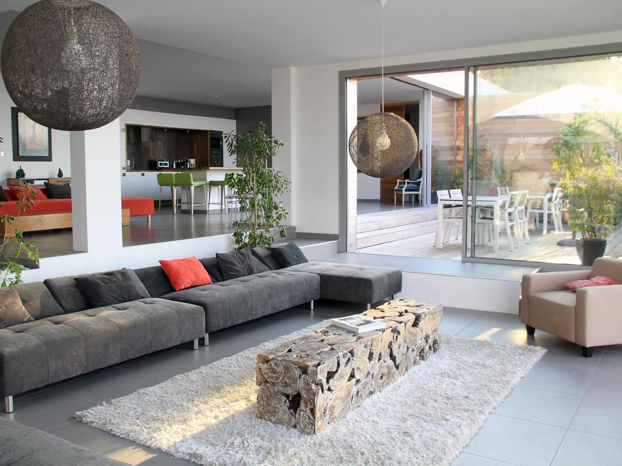 Communal lounge/ TV room in Dililodge