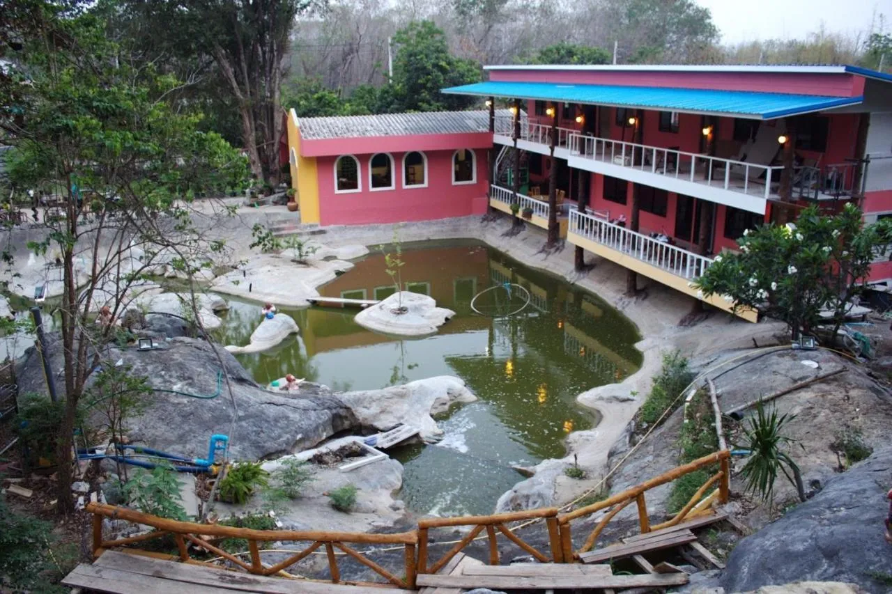 Area and facilities in Yen at phayayen