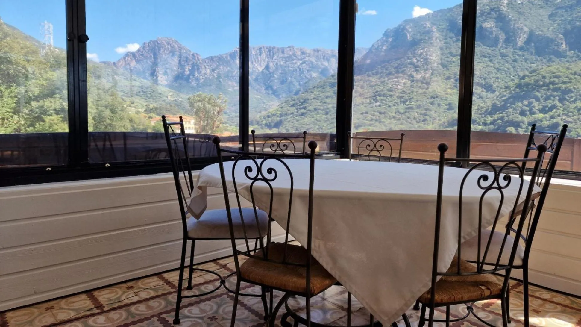 Patio in Hôtel Bella Vista