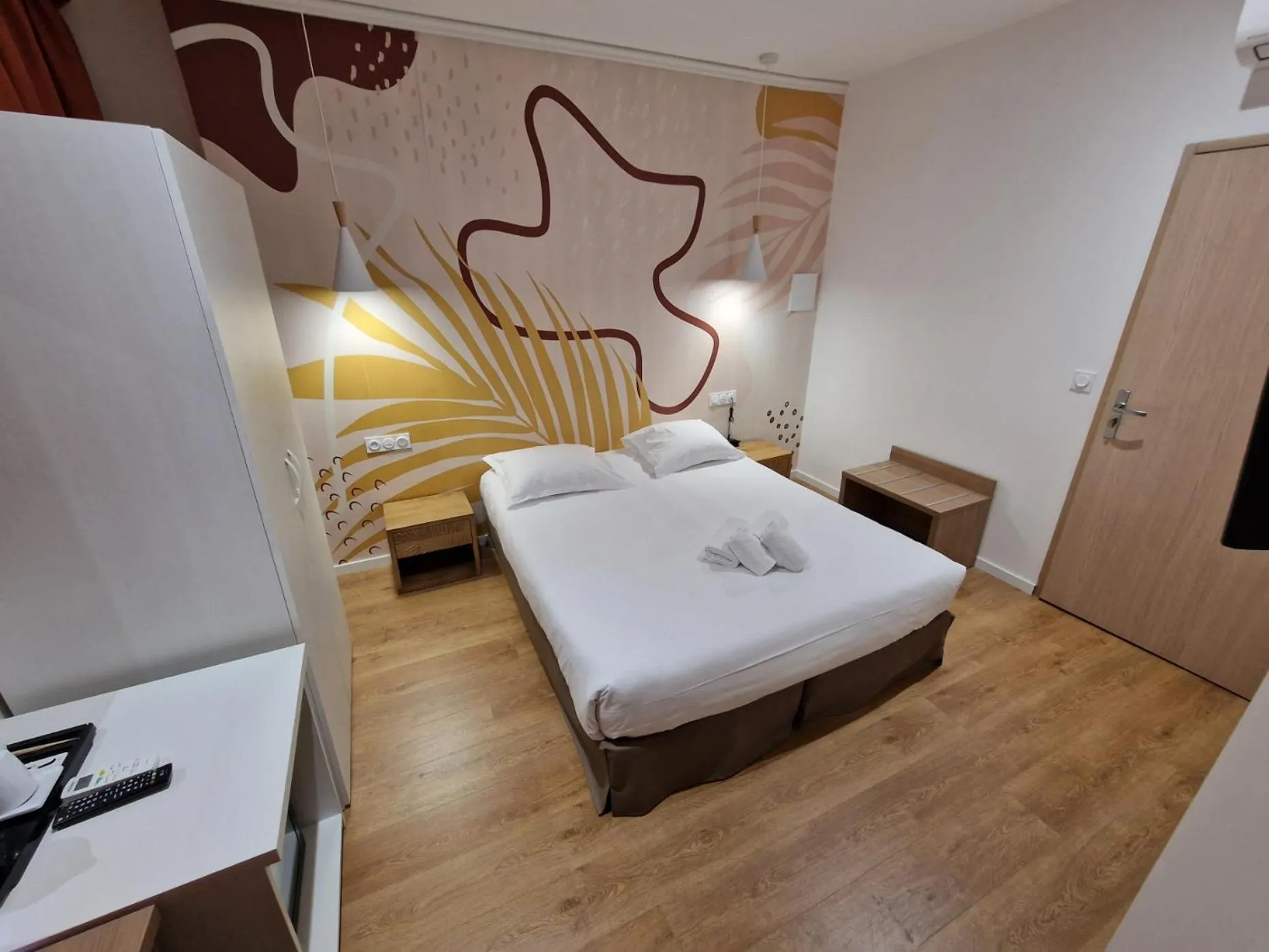 Bedroom, Bed in Hôtel Bella Vista