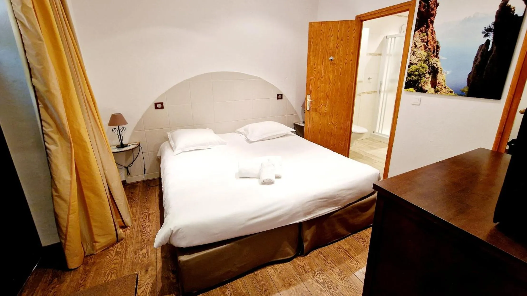 Bed in Hôtel Bella Vista