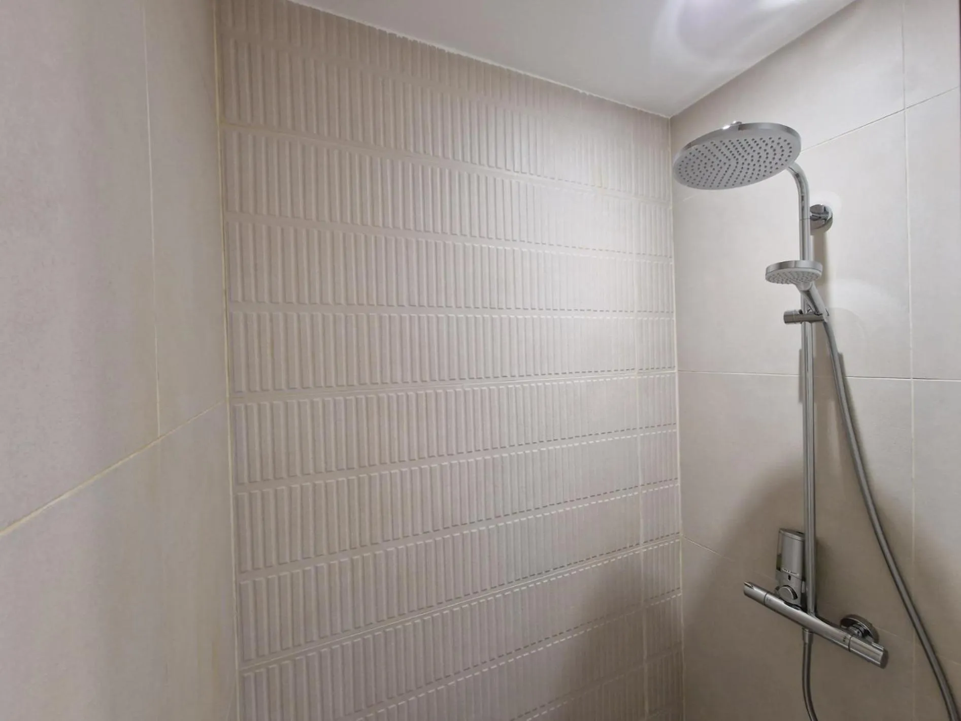 Shower in Hôtel Bella Vista