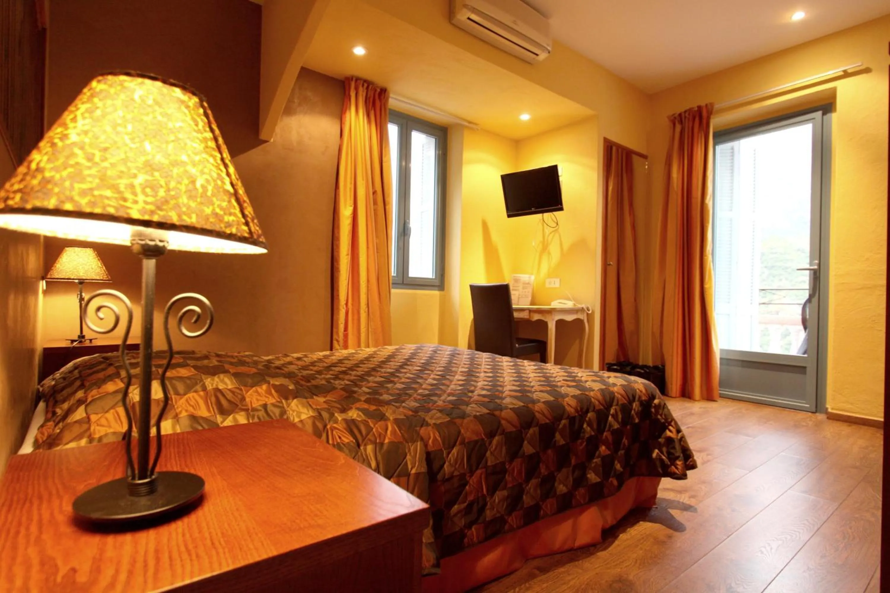 Bed in Hôtel Bella Vista