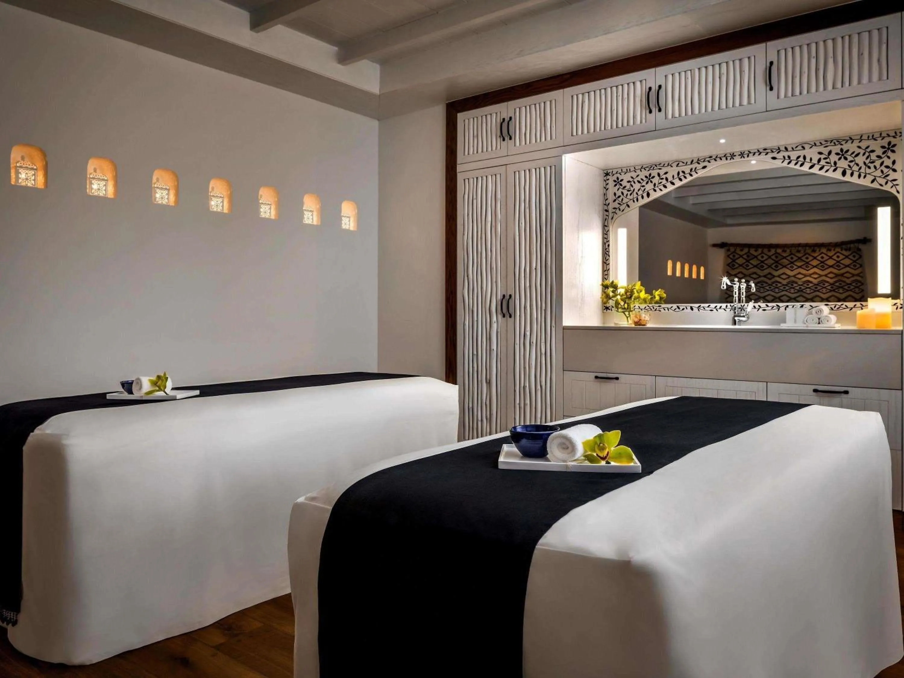 Spa and wellness centre/facilities, Bed in Fairmont Fujairah Beach Resort