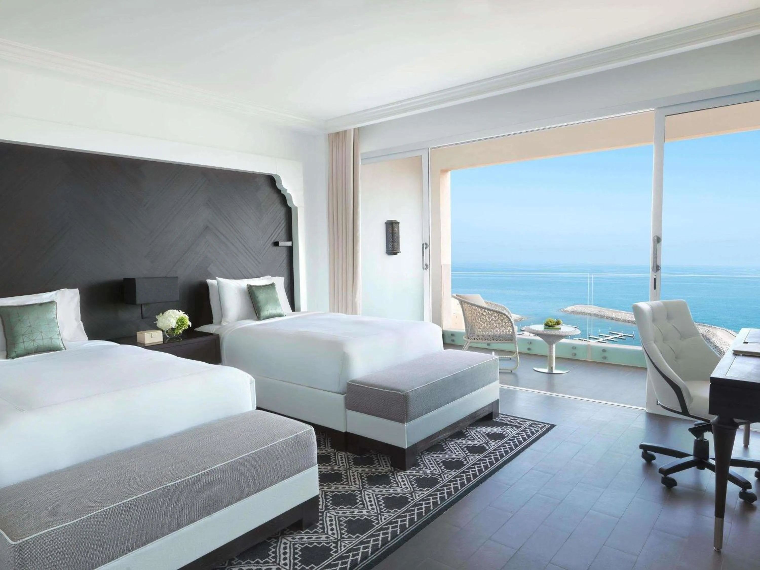 Bedroom, Bed in Fairmont Fujairah Beach Resort