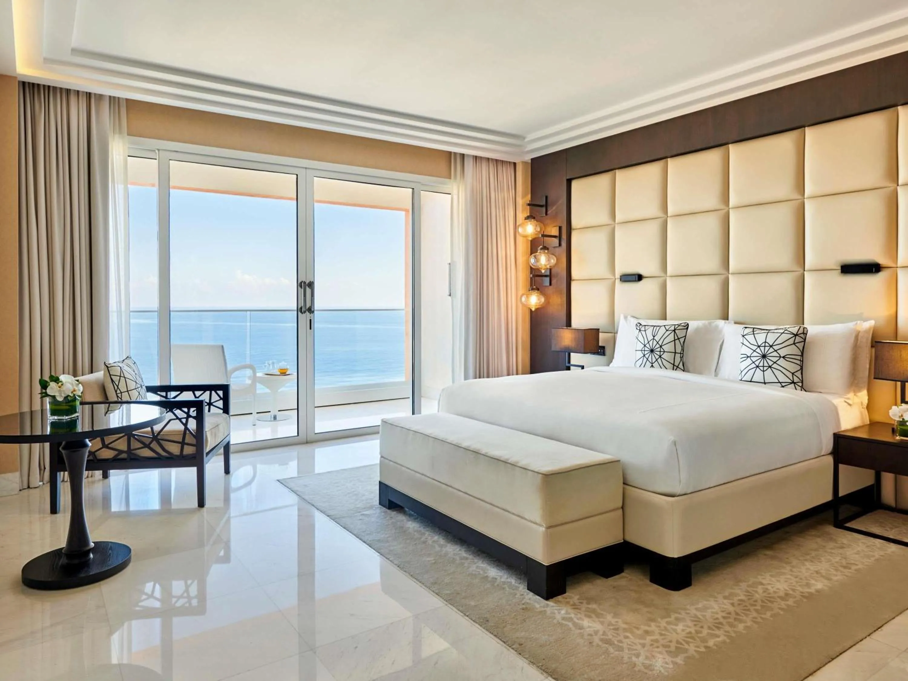 Bedroom, Bed in Fairmont Fujairah Beach Resort