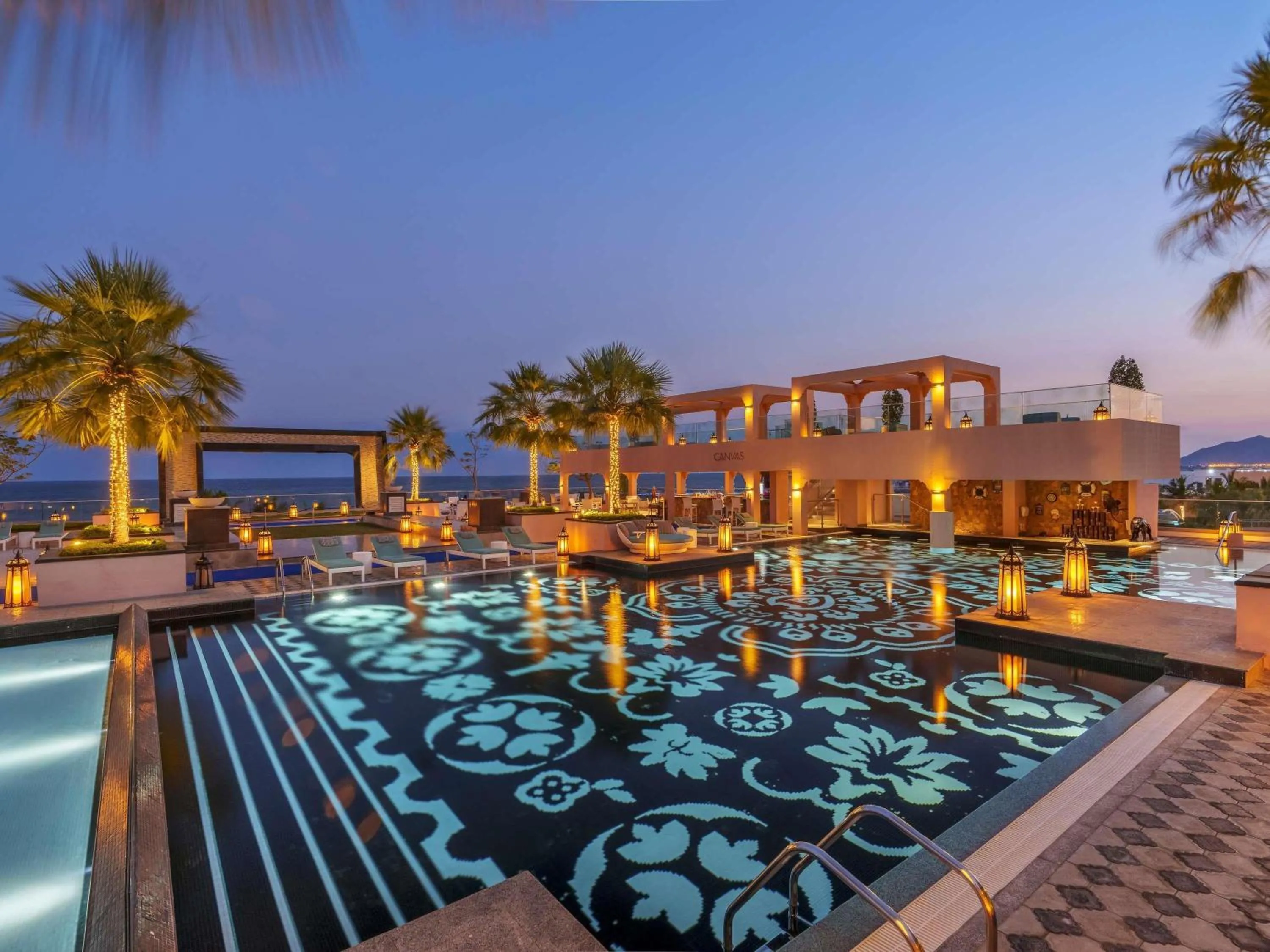 Lounge or bar in Fairmont Fujairah Beach Resort