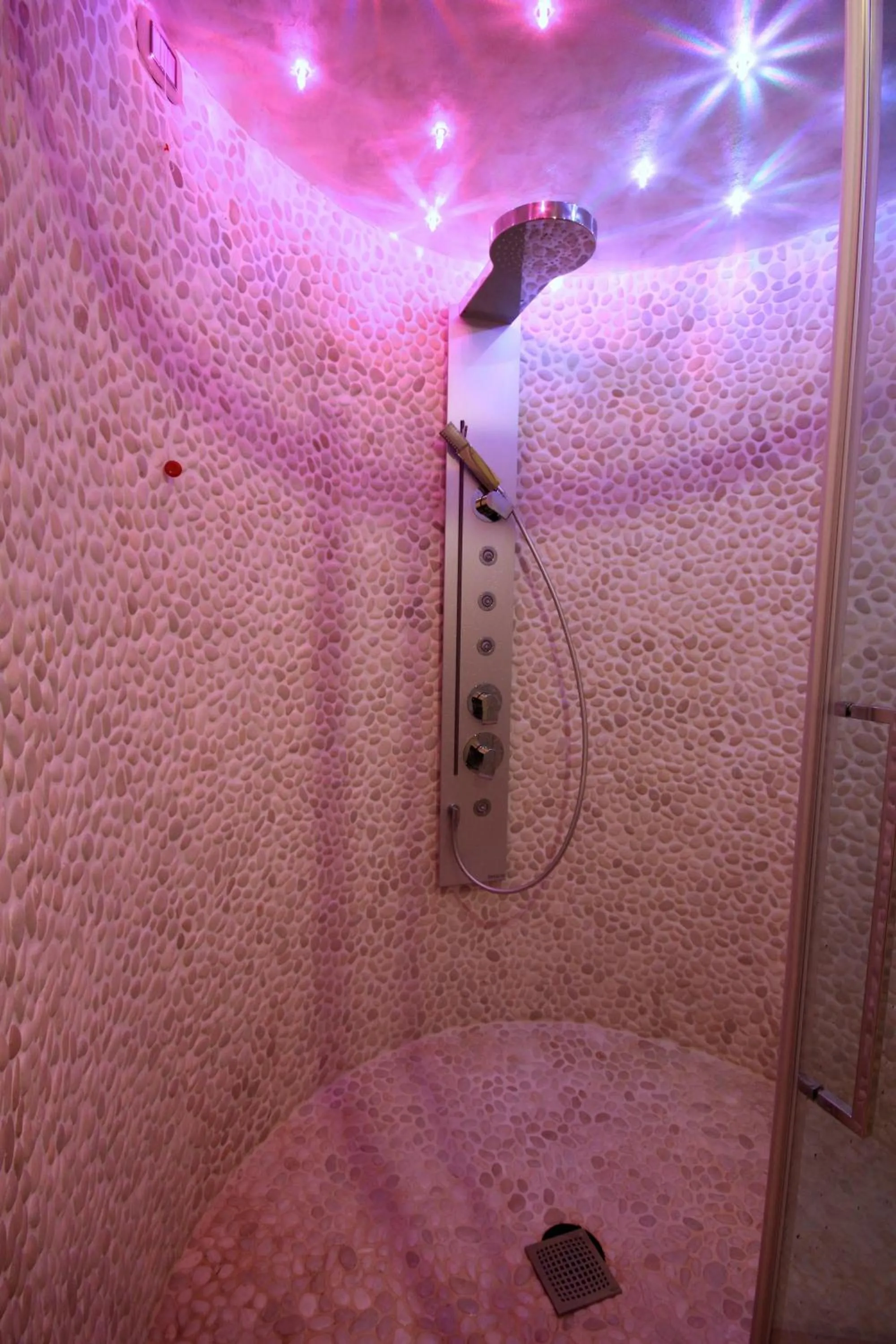 Shower in I Rocchi Hotel