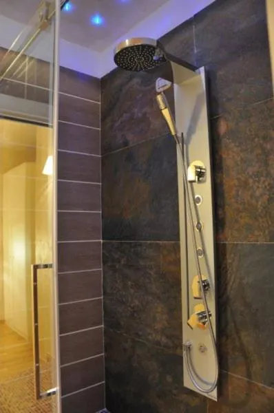Shower in I Rocchi Hotel
