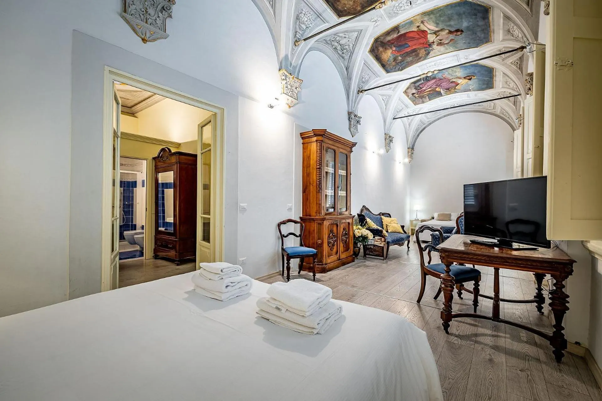 Photo of the whole room, Bed in Residenza d'Epoca Palazzo Riblet
