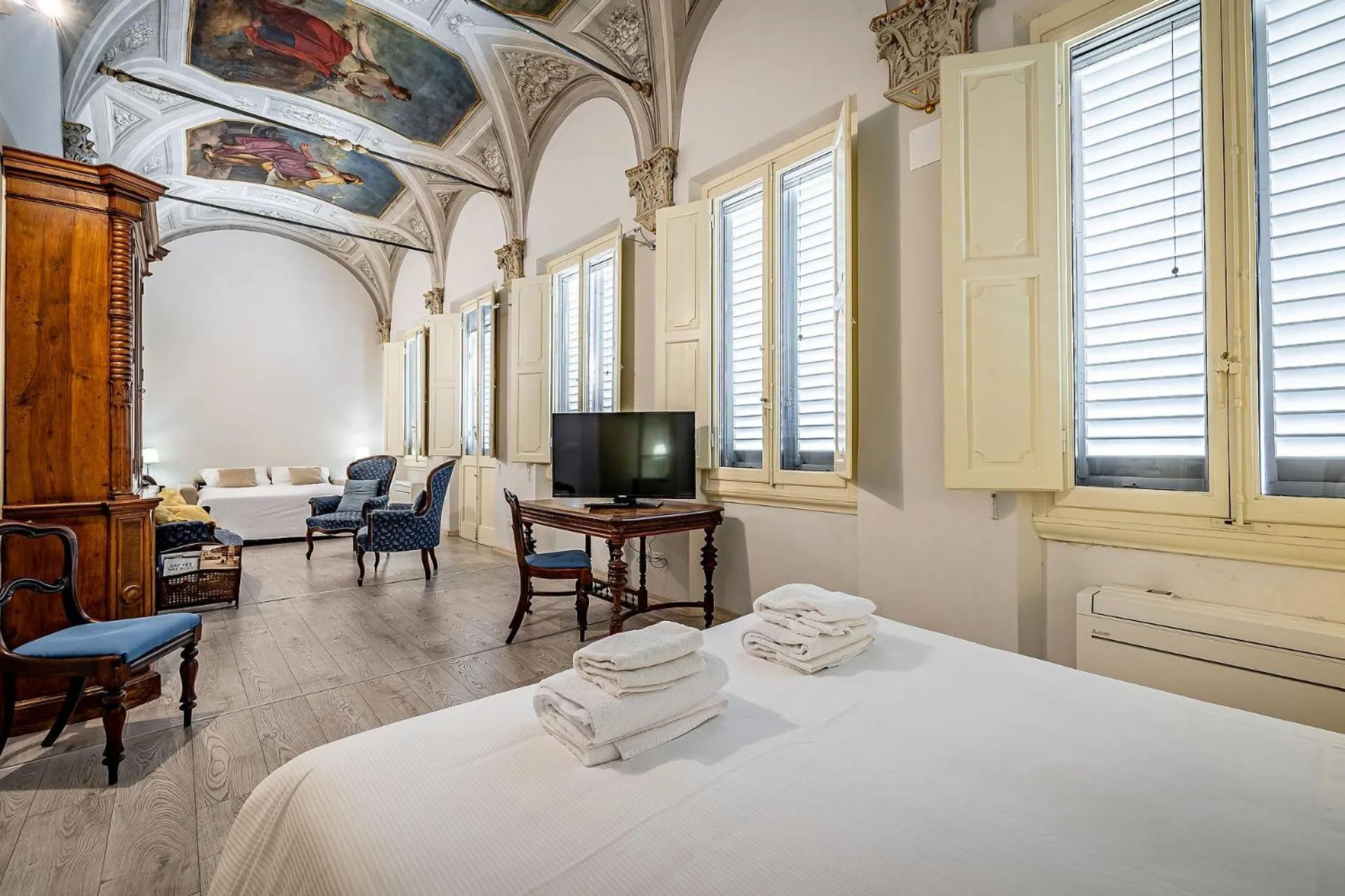 Photo of the whole room, Bed in Residenza d'Epoca Palazzo Riblet