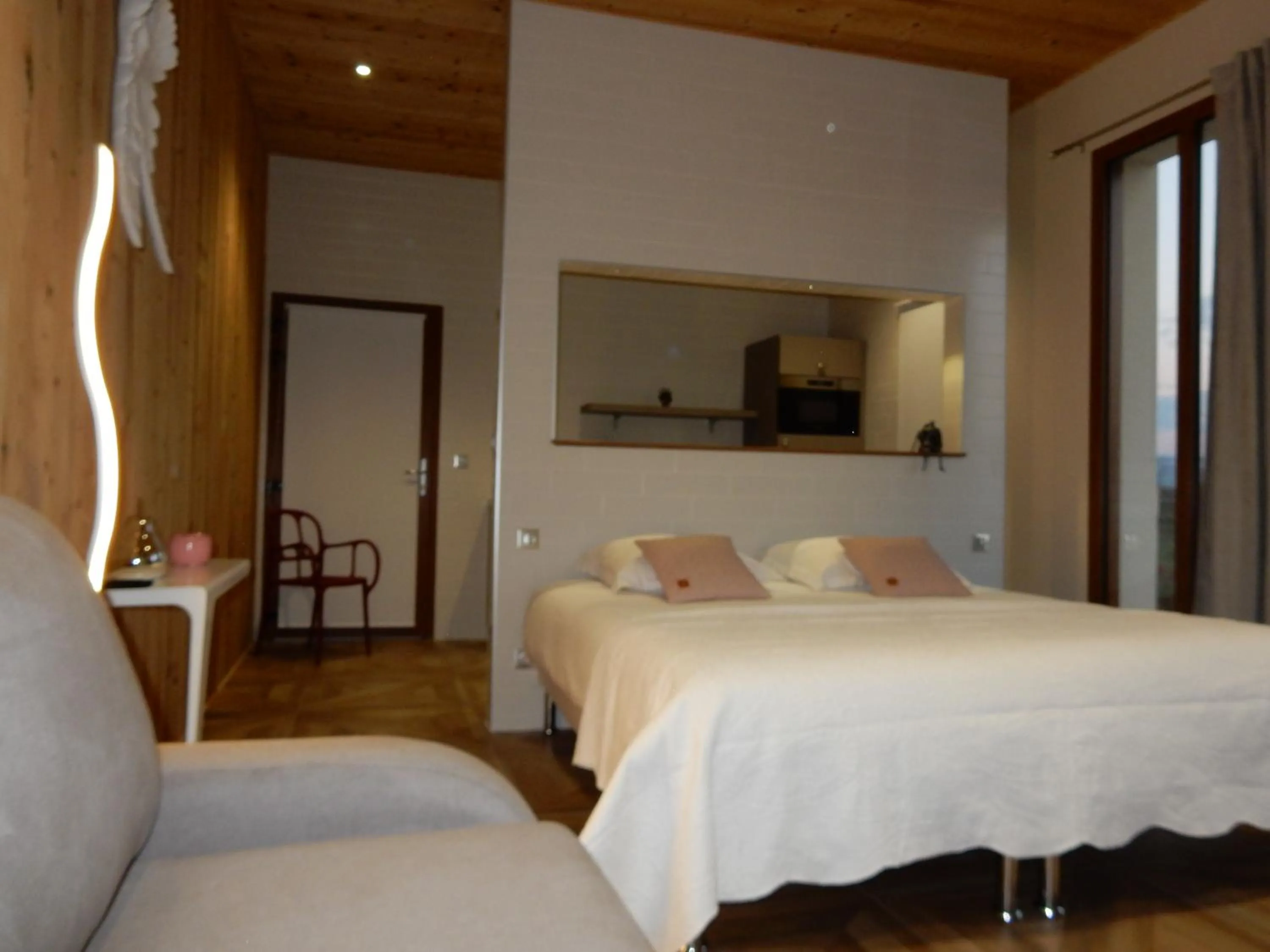 Photo of the whole room, Bed in What Else Hotel