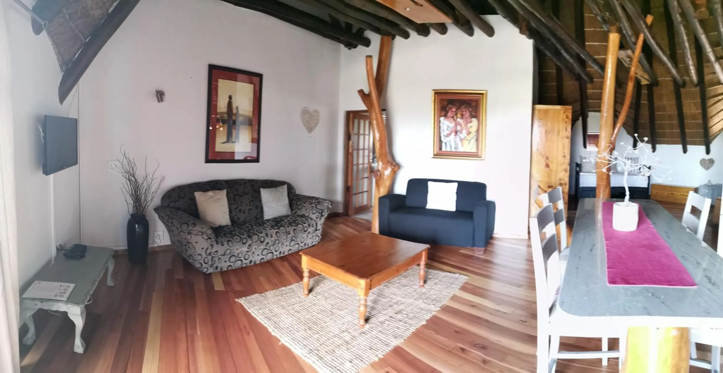 TV and multimedia in The Birdhouse Bed & Breakfast #NO Loadshedding #Solar Energy