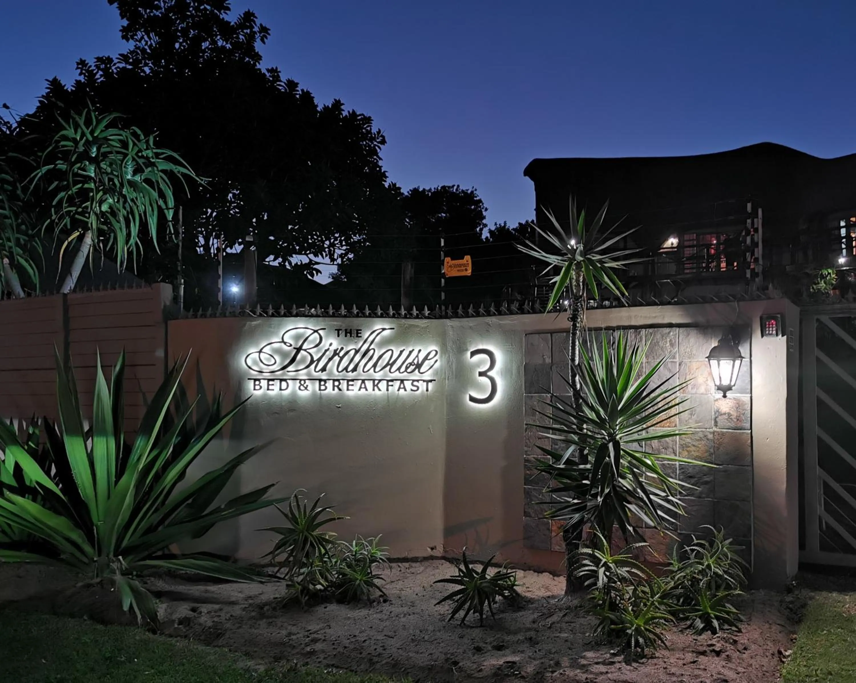 Property building in The Birdhouse Bed & Breakfast #NO Loadshedding #Solar Energy