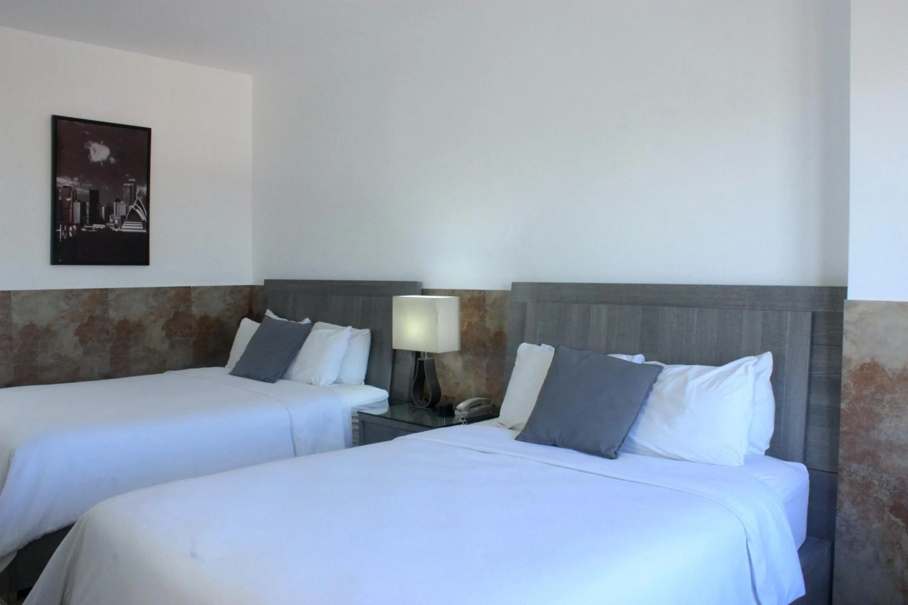 Bedroom, Bed in Beverly Hills: Hotel and Business