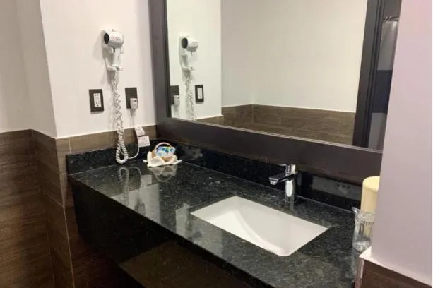 Bathroom in Beverly Hills: Hotel and Business