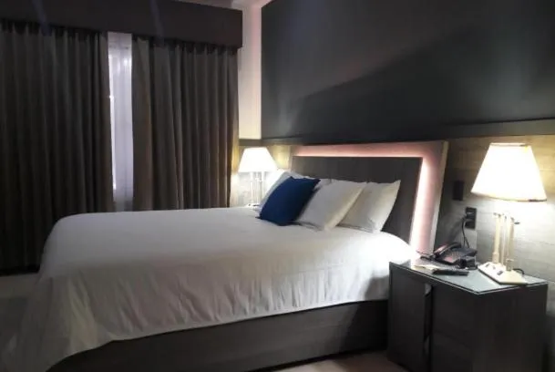 Bed in Beverly Hills: Hotel and Business
