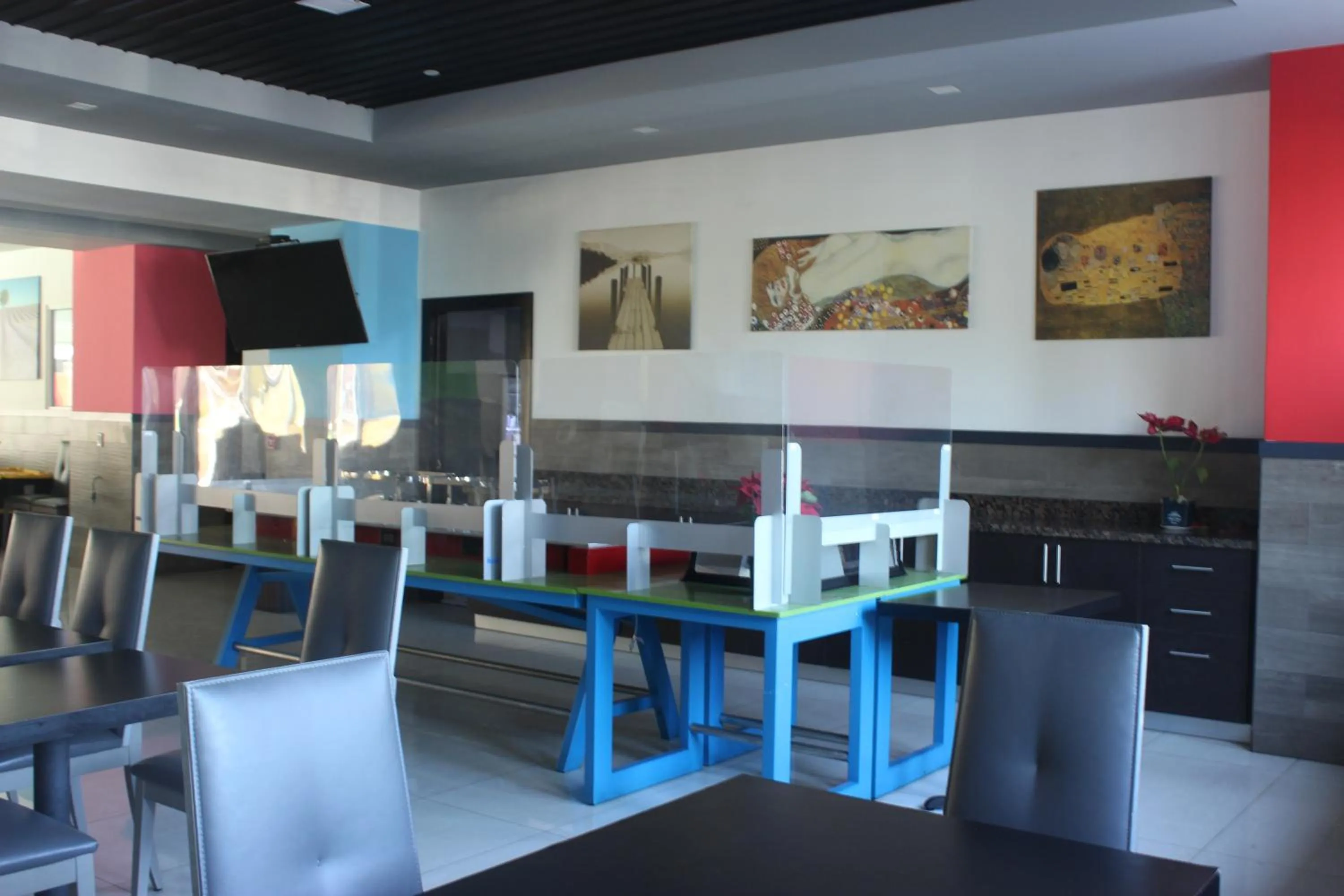 Breakfast in Beverly Hills: Hotel and Business