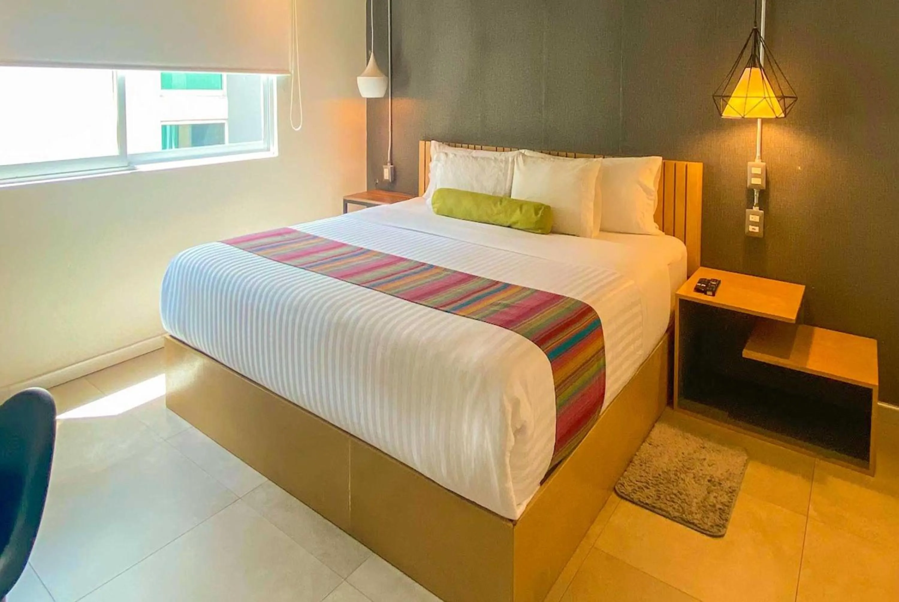 Photo of the whole room, Bed in Hotel Estancias VIVE MX wtc CDMX, Trademark by Wyndham