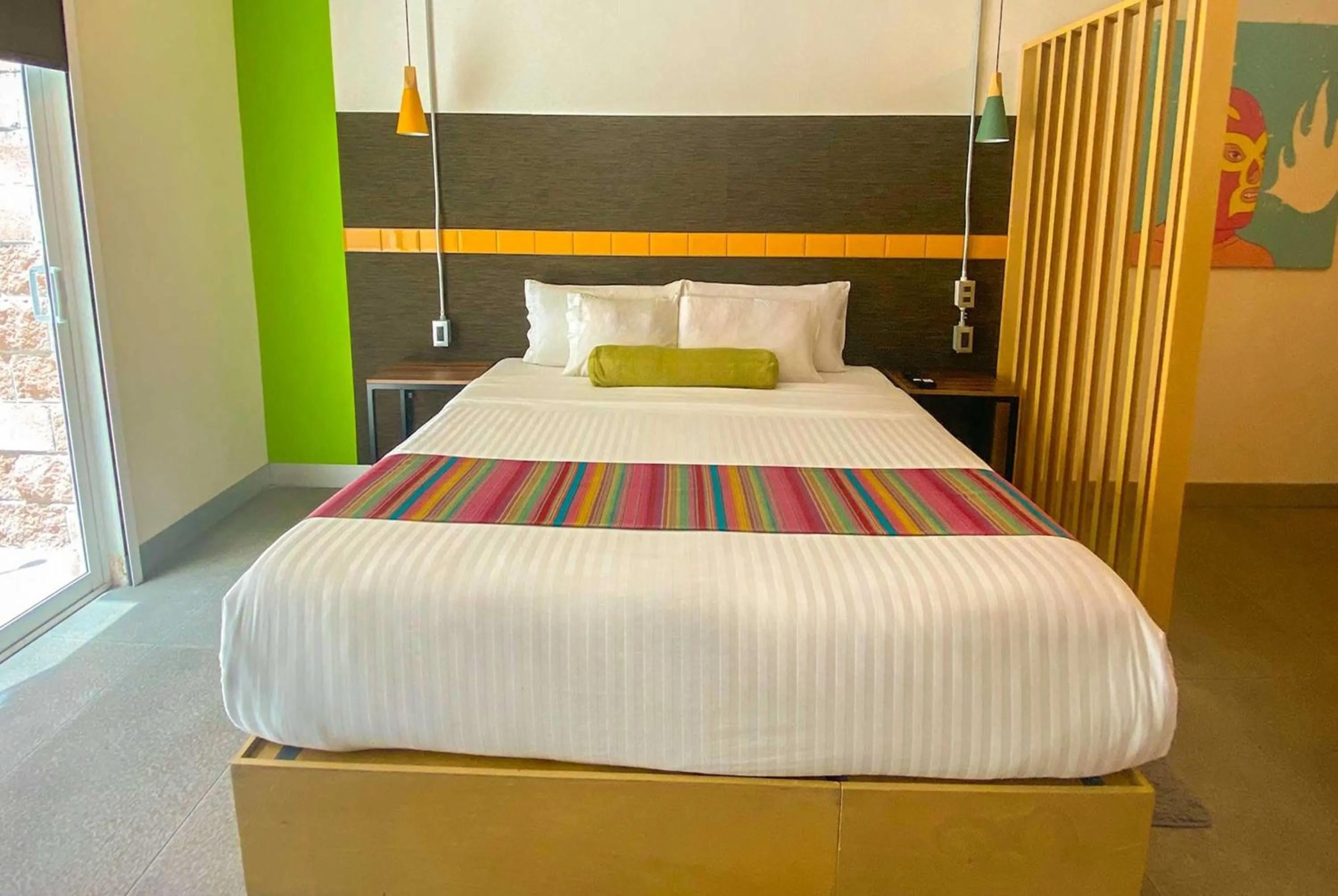 Photo of the whole room, Bed in Hotel Estancias VIVE MX wtc CDMX, Trademark by Wyndham