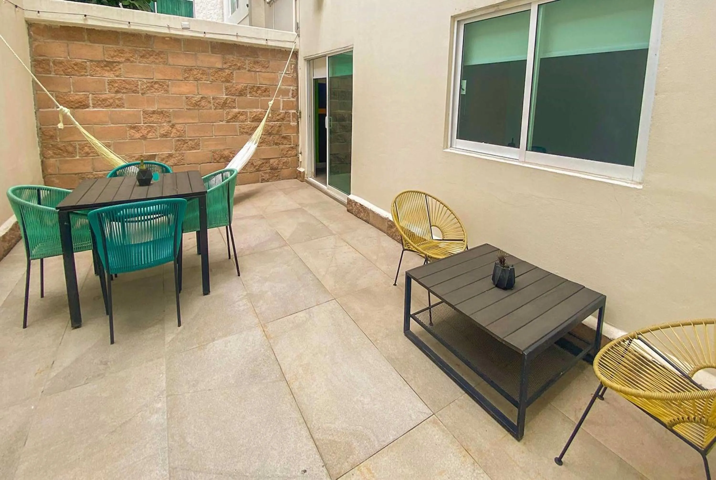 Photo of the whole room in Hotel Estancias VIVE MX wtc CDMX, Trademark by Wyndham