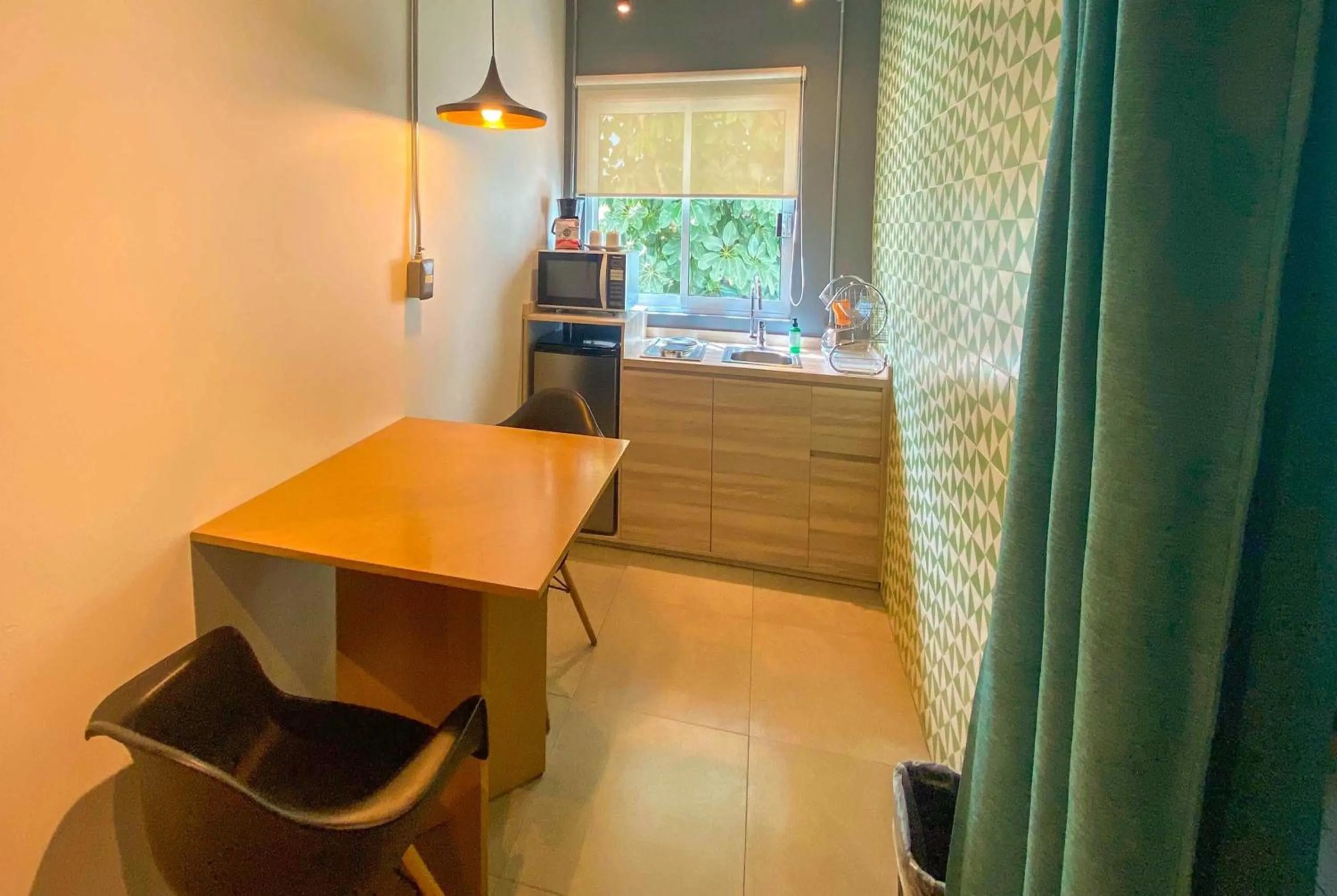 Photo of the whole room in Hotel Estancias VIVE MX wtc CDMX, Trademark by Wyndham