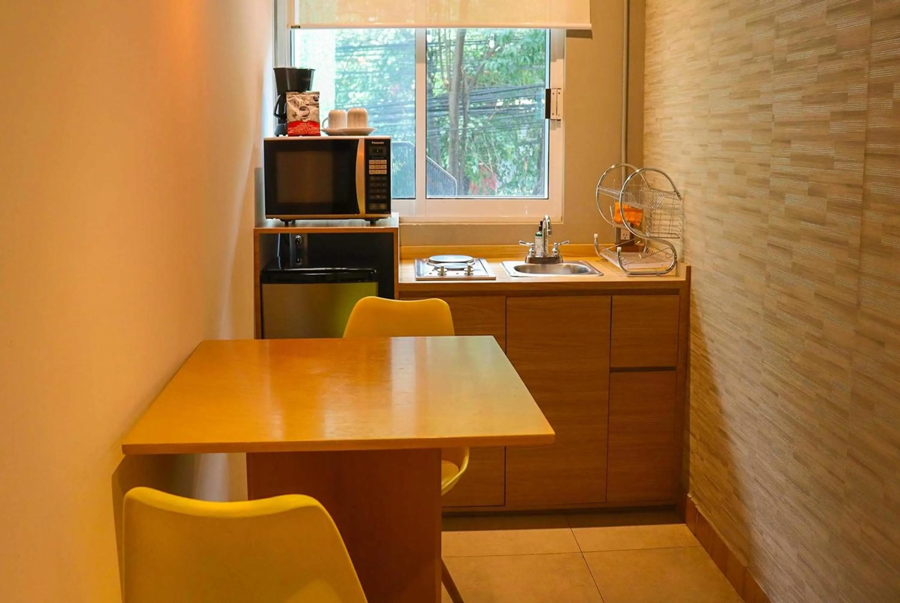 Photo of the whole room in Hotel Estancias VIVE MX wtc CDMX, Trademark by Wyndham