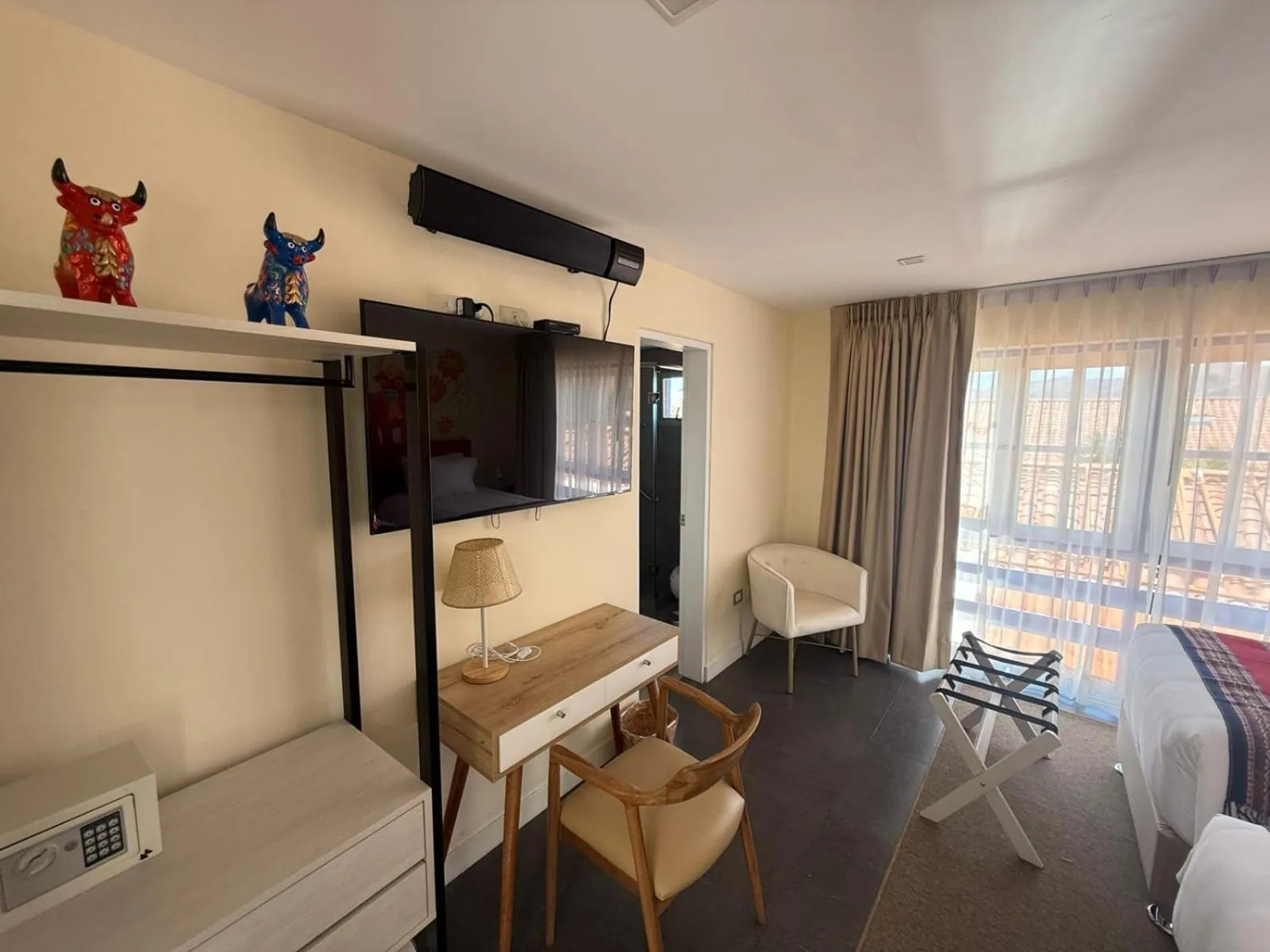 TV and multimedia in 7 Toritos Hotel Boutique by Hacienda