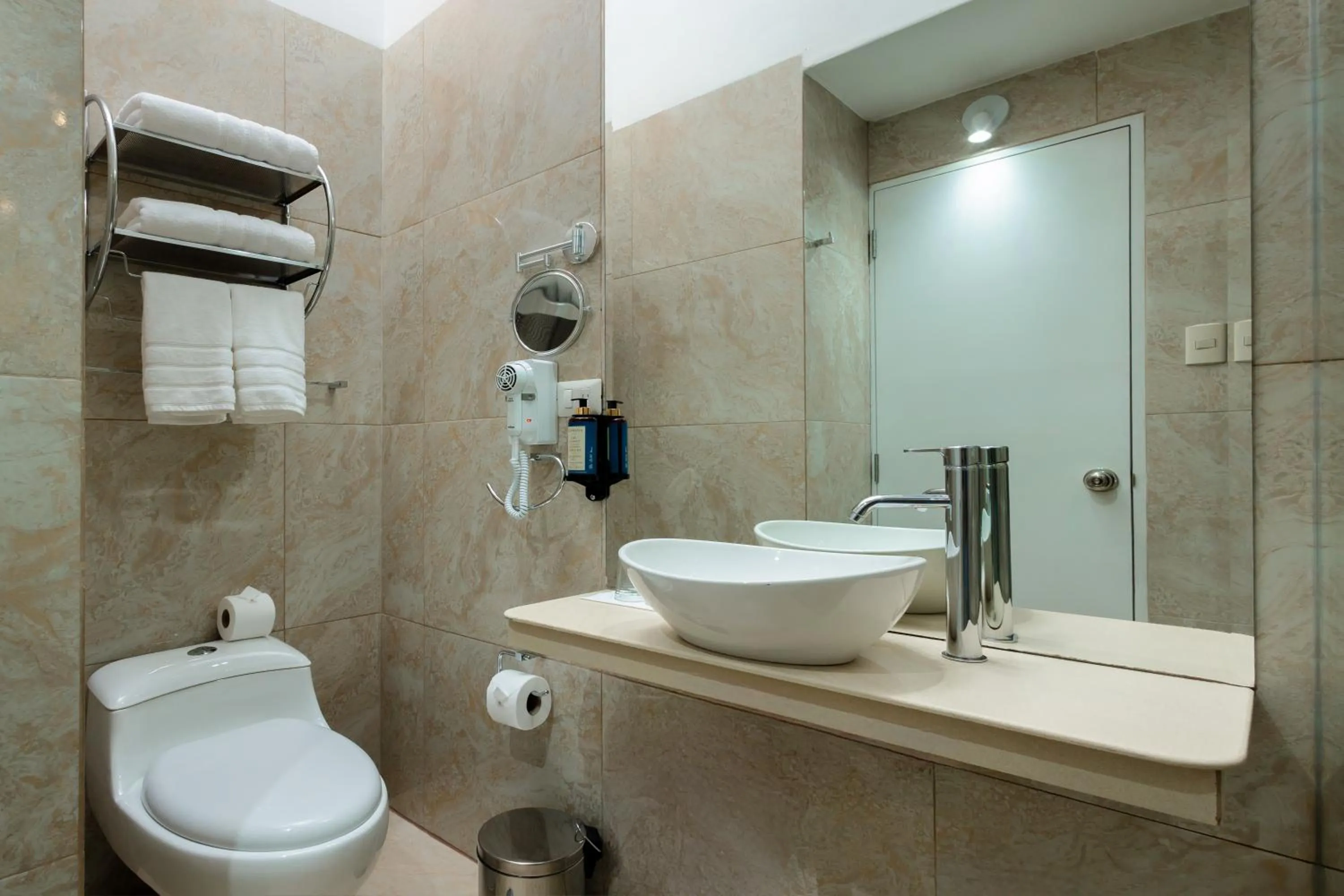 Toilet in 7 Toritos Hotel Boutique by Hacienda