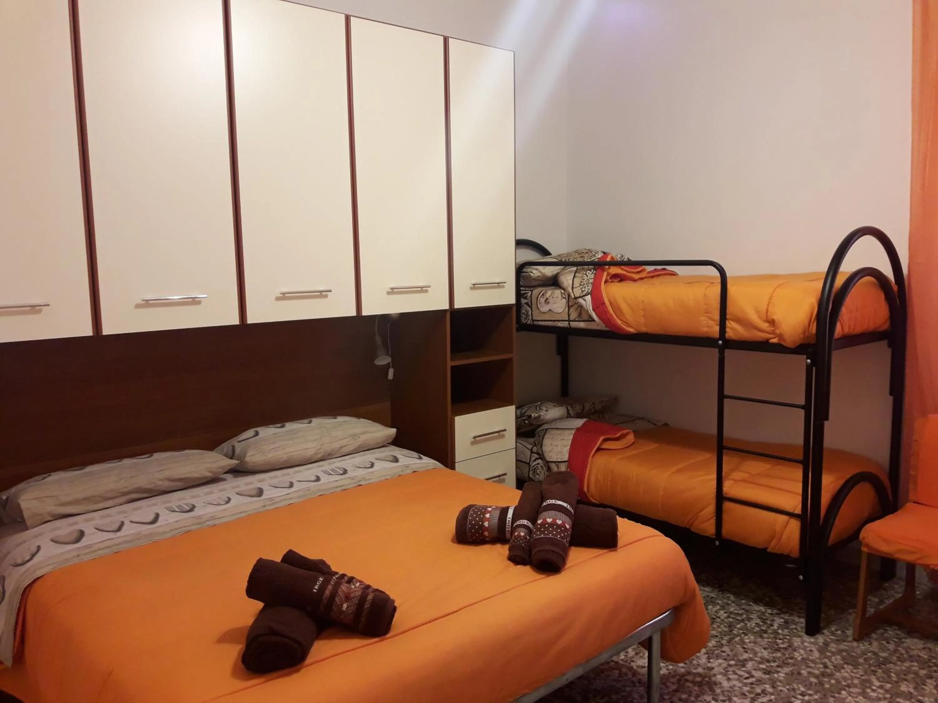 bunk bed, Bed in I due Baroni - fronte Campus