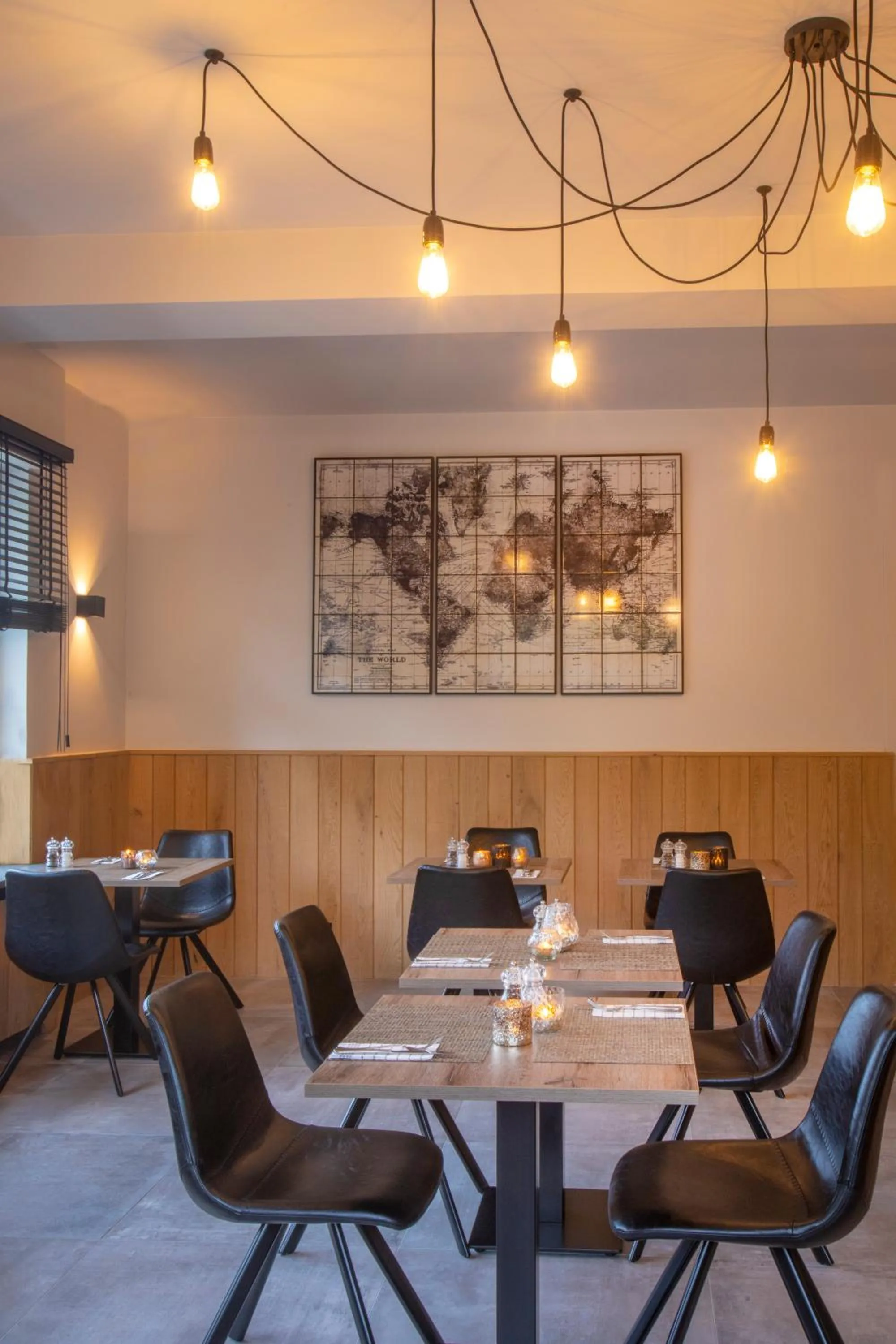 Lounge or bar in Hotel Auberge St. Pol