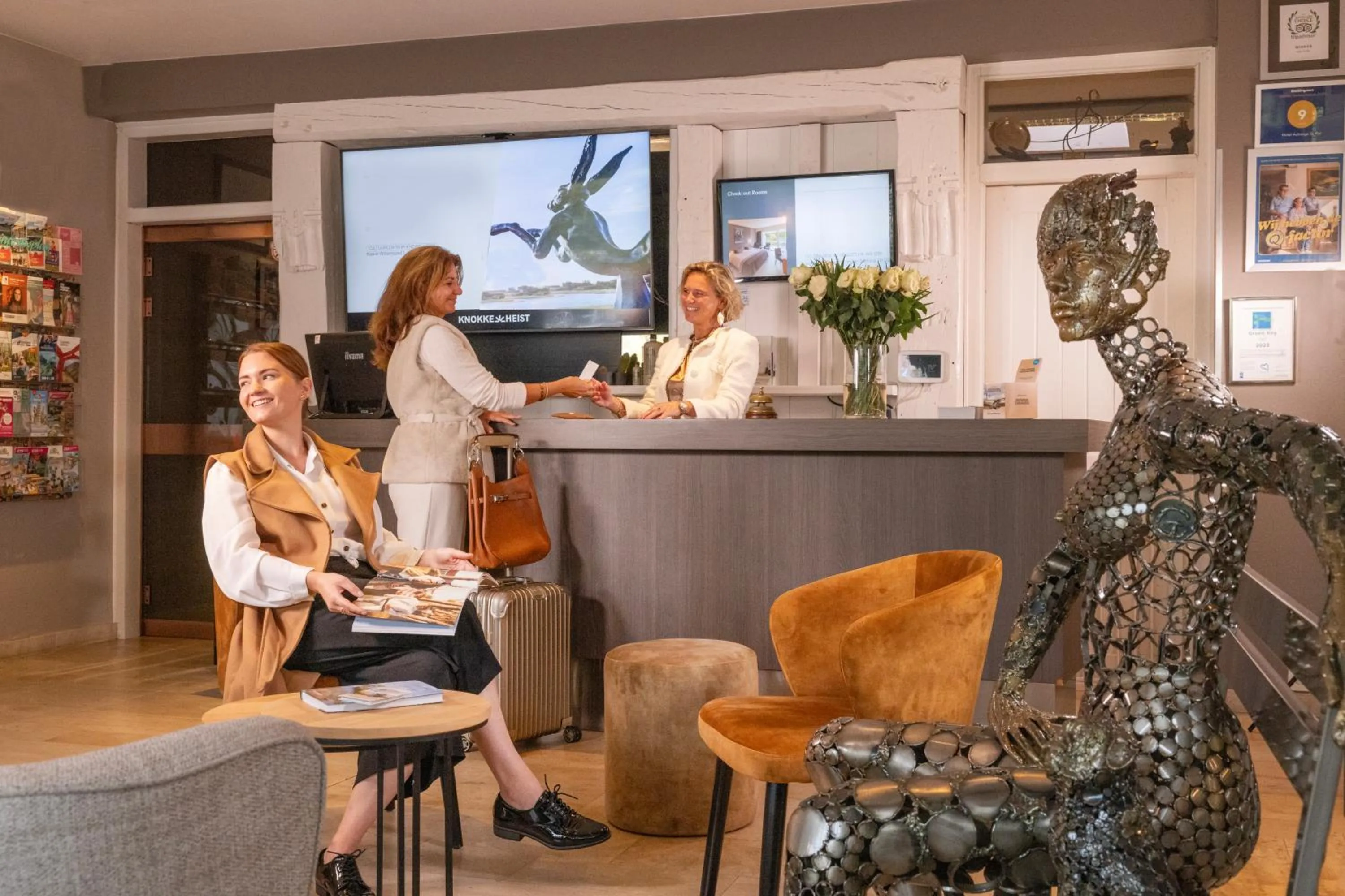 Lobby or reception in Hotel Auberge St. Pol